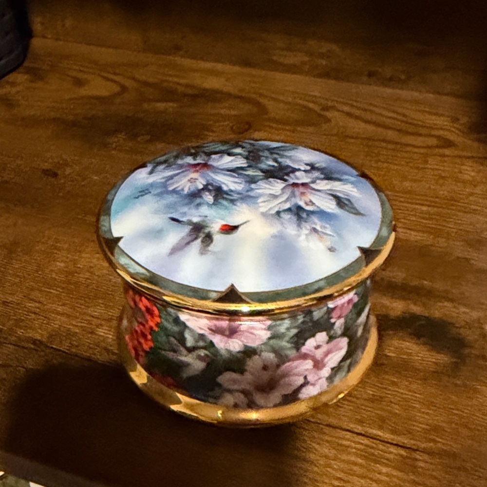 VTG 1994 Ardleigh-Elliott Lena Liu "The Ruby Throated Hummingbird" music box
